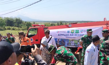 Tinjau Pelaksanaan TMMD Danrem 064/ Maulana Yusuf, Berikan Bantuan Air Bersih Kepada Warga