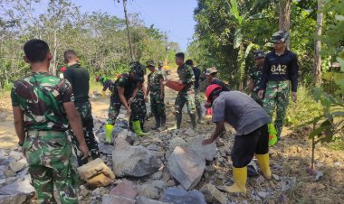 Satukan Langkah, Satgas TMMD 129 Pandeglang Bersama Warga Gotong Royong