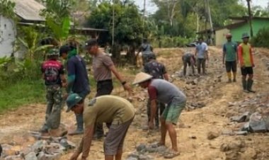 Hubungkan Dua Desa, Satgas TMMD Pandeglang Bangun Jalan