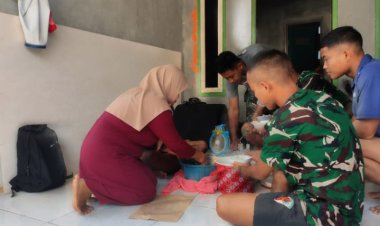 Orang Tua Asuh, Setia Siapkan Sarapan Pagi Personel Satgas TMMD