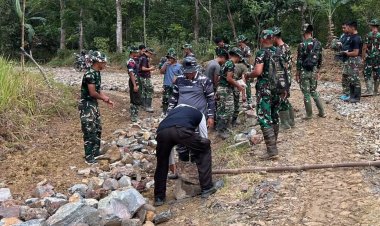 Di Balik Tumpukan Batu, Terukir Semangat Pengabdian Satgas TMMD 129 Pandeglang