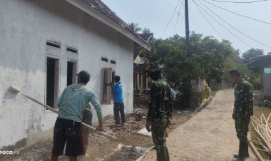 Tak Kenal Lelah, Satgas dan Warga Bersama Selesaikan Mushola Babakan Kaju