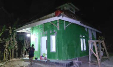 Di Bawah Penerangan Malam, Satgas TMMD Tetap Semangat Bekerja