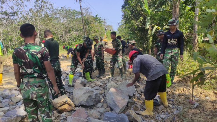 Satukan Langkah, Satgas TMMD 129 Pandeglang Bersama Warga Gotong Royong