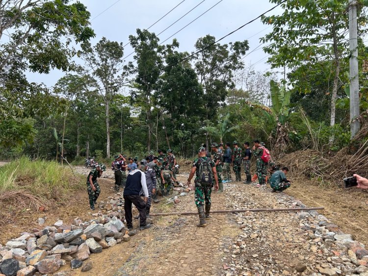 Batu demi Batu, Satgas TMMD 129 Kodim 0601/Pandeglang Membuka Jalan Harapan Warga