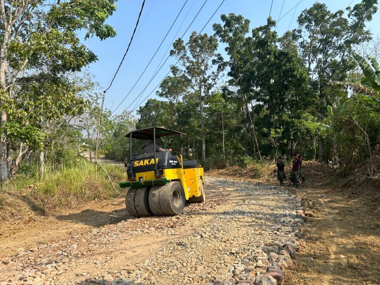 Batu Demi Batu Dipadatkan, TMMD Ke-129 Wujudkan Jalan yang Dinanti Warga Pasirgadung