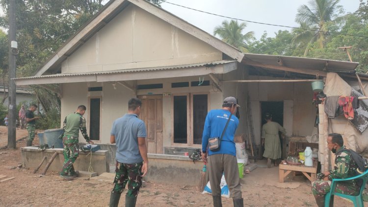Gotong Royong Warnai Rehab RTLH Sasaran Fisik Tambahan TMMD ke-129